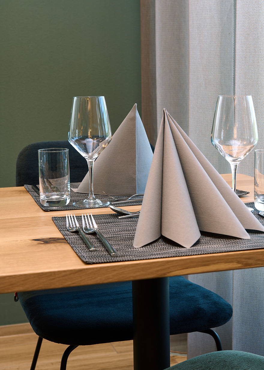 gedeckter Tisch, Restaurant Le Clou Neuenegg